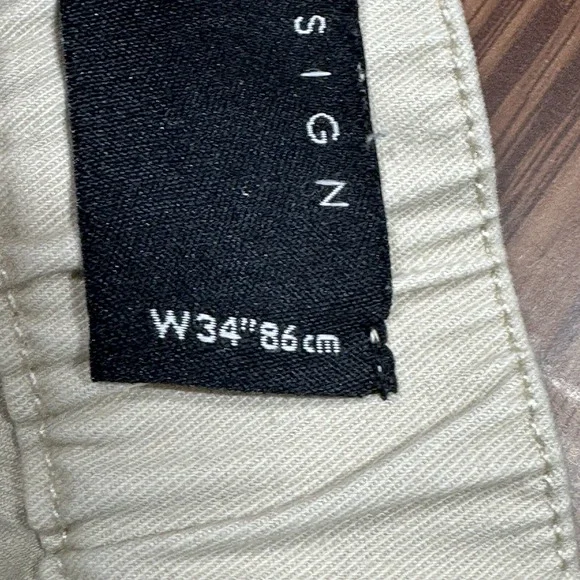 ASOS Design Beige Pleated Shorts Mens Size 34 x 7.5" Inseam Button Fly - Picture 5 of 11